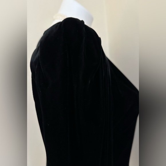 Renditions New York Vintage Black Velvet 80’s. Dress V Low Cut Back W Bow Sz 8 - Picture 6 of 16